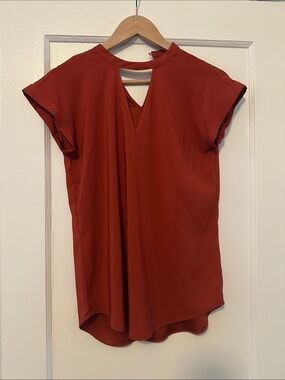 Express Women's Rust Short Sleeve Keyhole Top